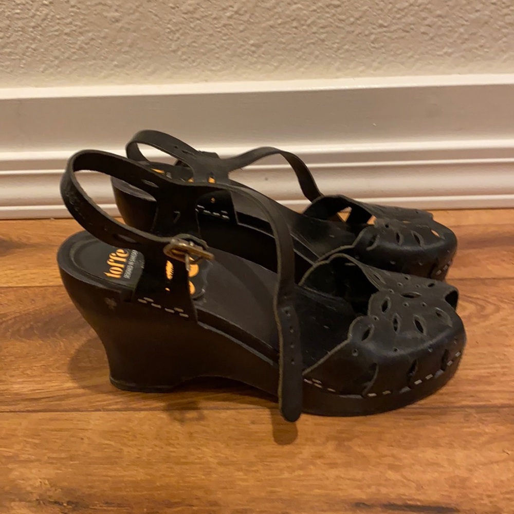 Black Swedish Hasbeens clogs